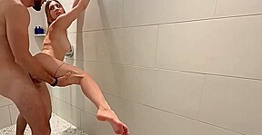 la douche coquine avec maeva