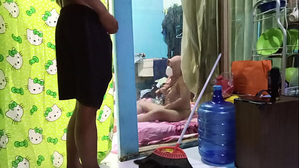 Ngentot istri teman yang lagi colmek